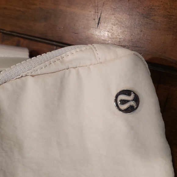 NWOT white opal everywhere belt bag - Picture 5 of 10